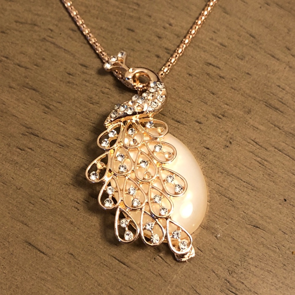 Elegant Gold Tone and Cream Peacock Pendant Necklace *missing rhinestones*
